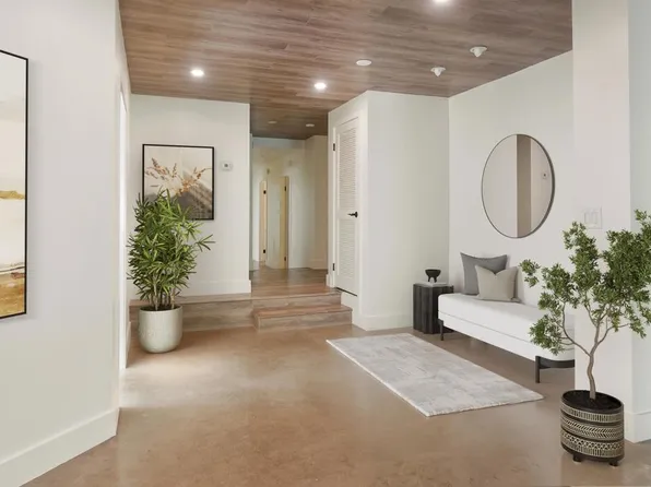321 N Oakhurst Dr APT 302, Beverly Hills, CA 90210