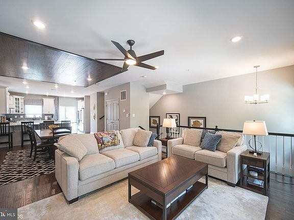 5th image of 2517 Hyacinth Ln