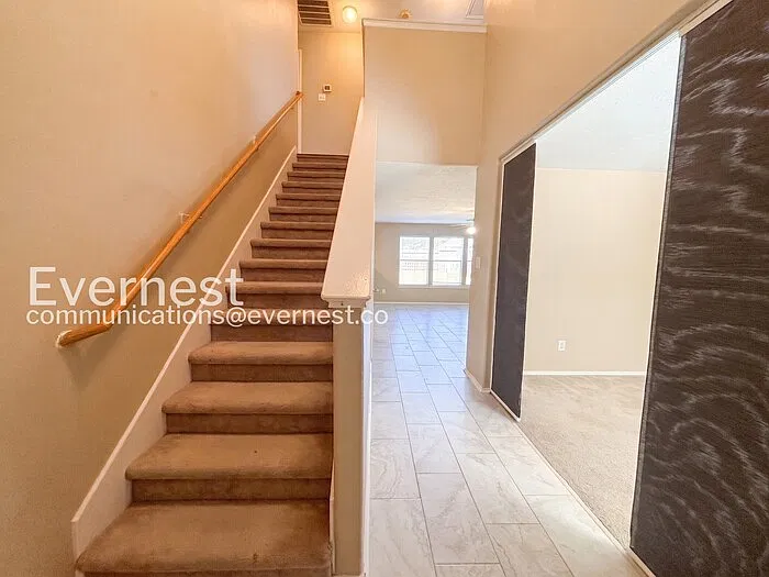 3 bed, 2.5 bath, 2139 sqft, $2,095 — Photo 2