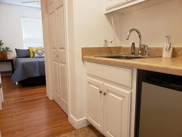 1525 W Deane St — Photo 12