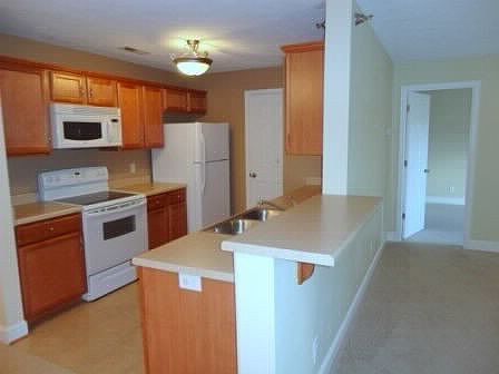 4th image of 623 Wyndhurst Dr Unit 103