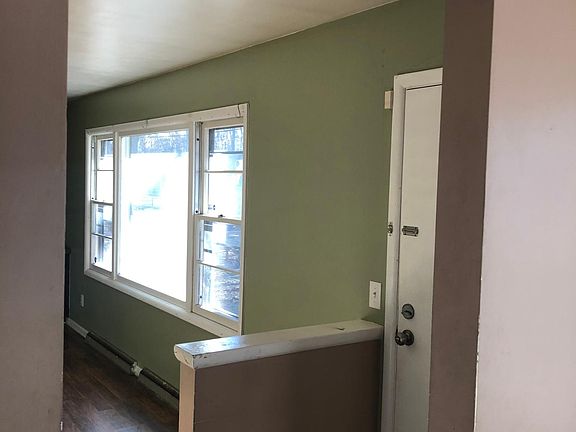 3rd image of 3050 Lincoln St