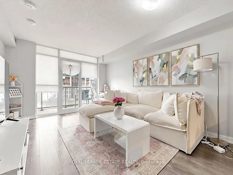 8 Trent Ave #504 — Photo 1