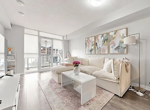 8 Trent Ave #504 Photo 1
