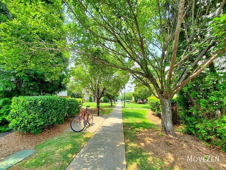 827 Seigle Point Dr — Photo 32