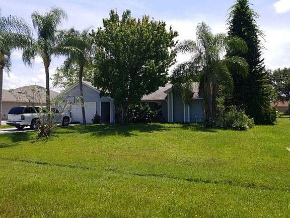2nd image of 2092 SE Berkshire Blvd