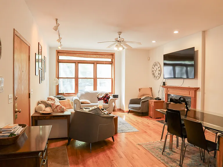 1940 W Diversey Pkwy #2W — Photo 3