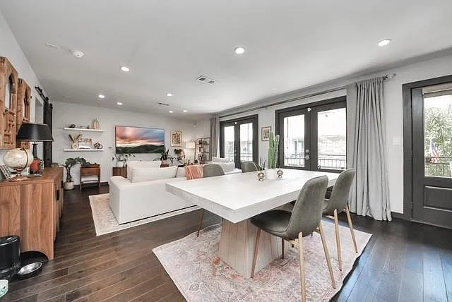 1410 Hyde Park Blvd #203 — Photo 24
