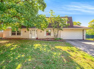 1200 Heathshire Dr, Dayton, OH 45459