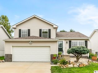 16617 Erskine St, Omaha, NE 68116