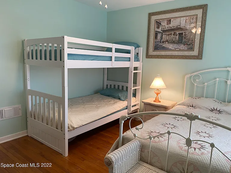 917 Jamestown Ave #100 — Photo 13
