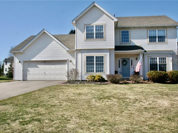 3405 Woodlands Cir, Macedon, NY 14502