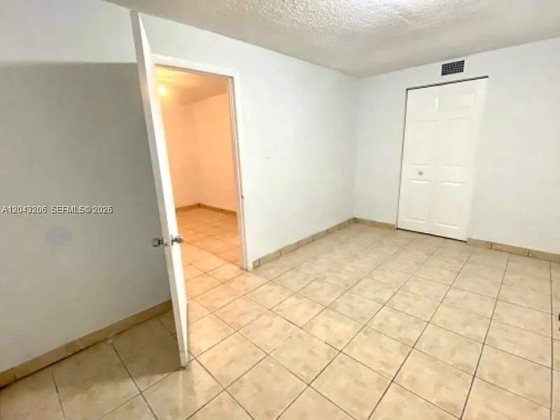 Amd Pl Of Tamiami Groves — Photo 3