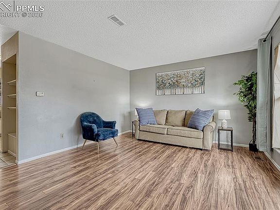 3rd image of 4525 Melville Dr