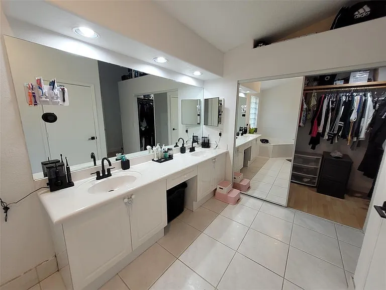 6416 Barton Creek Cir — Photo 18