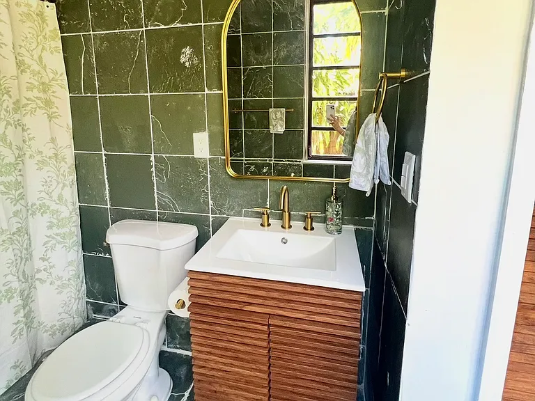 Tigertail Ave — Photo 17