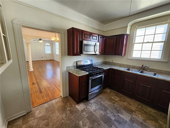 3rd image of 1012 City Park Ave