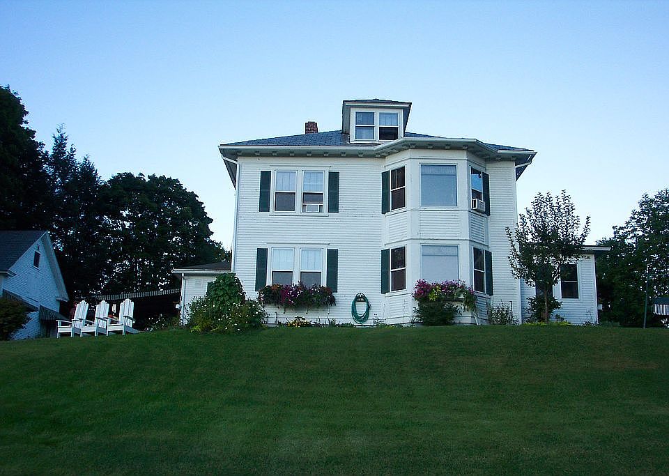 2nd image of 70 Depot Hill Rd