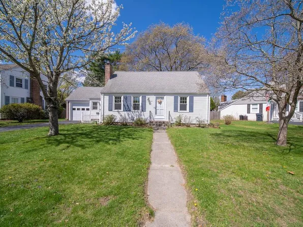 33 Pilgrim Dr, Warwick, RI 02888