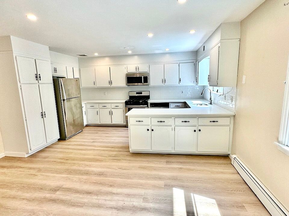 1st image of 814 Carpenter Pl Floor 2