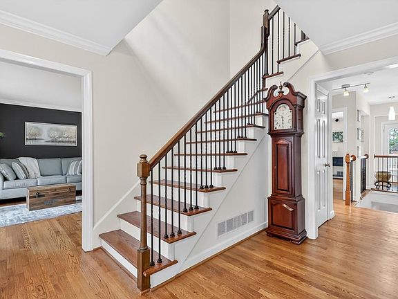 4th image of 2340 Defoors Ferry Rd NW