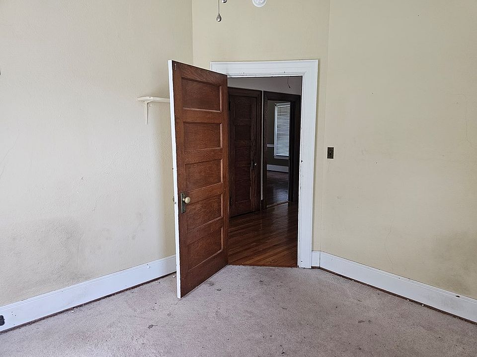 19th image of 156 Claude Ln
