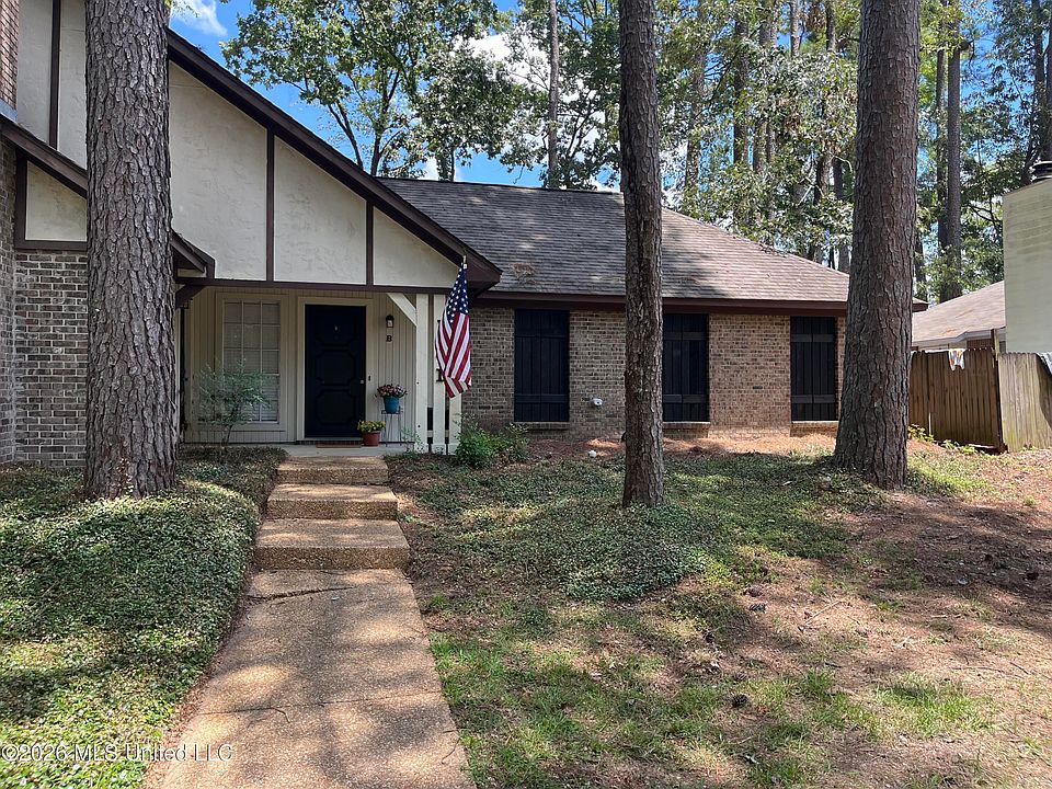 1st image of 121 Fairfax Cir #B