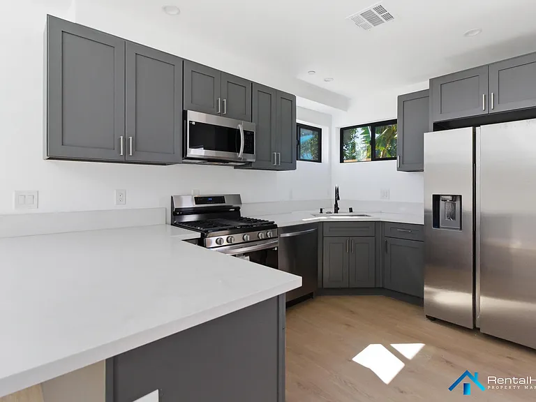 326 N La Fayette Park Pl — Photo 4