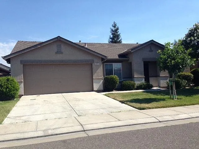 3217 Plantation Ct photo 1