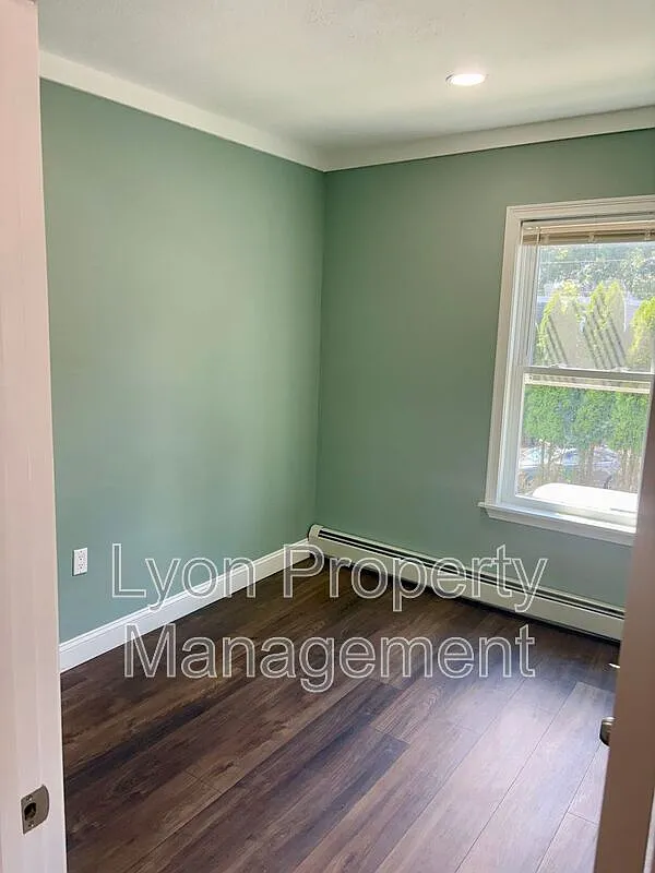 3 bed, 2.0 bath, 828 sqft, $2,695 — Photo 4
