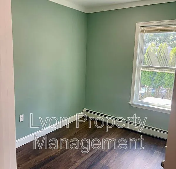 1 Grant Ave #2R — Photo 4