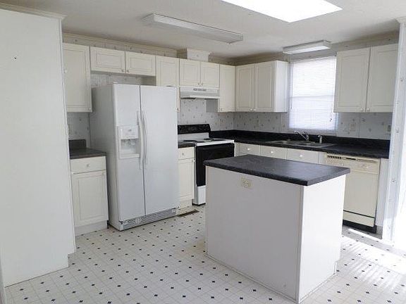 4th image of 108 Lee St