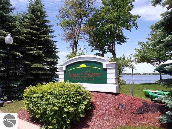 2nd image of 1246 Sunnyside Dr #303