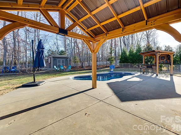 3rd image of 2605 Sugaree Ct