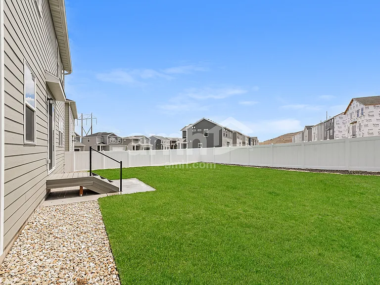1333 W Mahogany St — Photo 17