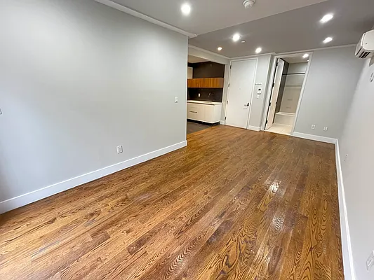 Rented by Tapiro Realty | media 5