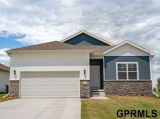 6674 Bluebell St, Papillion, NE 68133