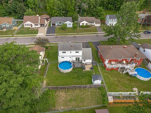 3rd image of 3632 Lorne Dr