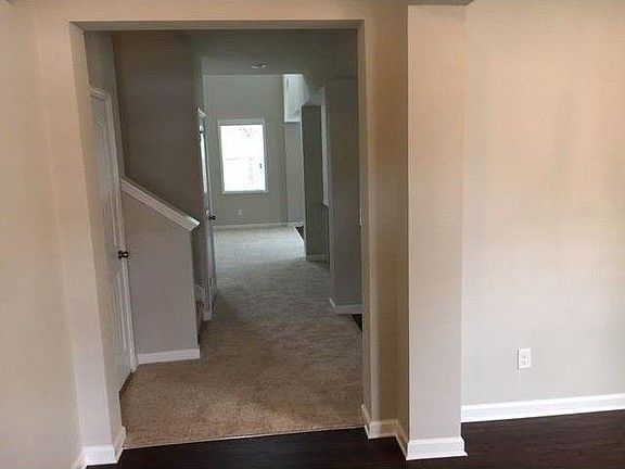 3rd image of 1065 Roanoke Ave