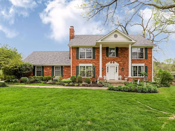 3647 Woodland Streams Dr, Greenwood, IN 46143