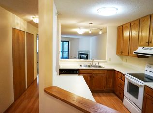 7614 York Ave S APT 3214, Edina, MN 55435