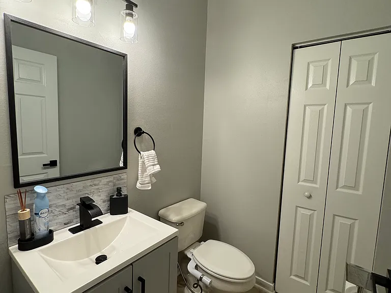 S Greenleaf Cir — Photo 6
