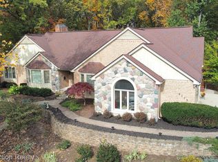 9773 Pine Valley Trl, Brighton, MI