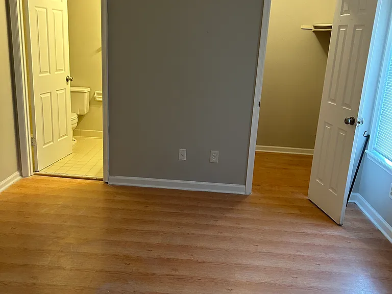 1030 Thorn Woode Ln — Photo 4