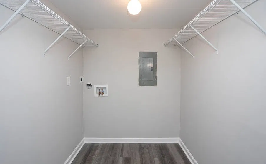 Richmond Hills Apartments — Photo 4