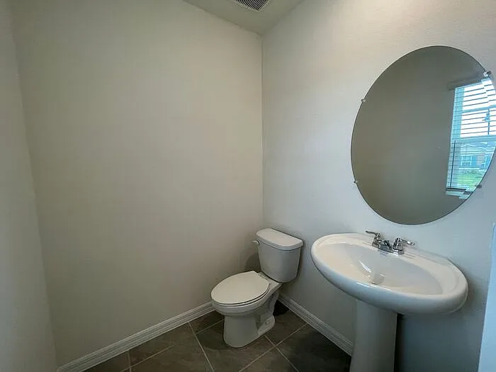 3 bed, 2.5 bath, 1816 sqft, $2,099 — Photo 4