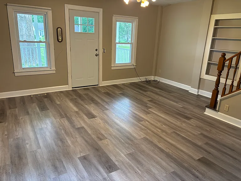 2801 Windsor Rd — Photo 2