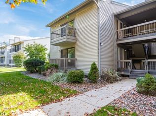 31 Sam Bonnell Dr #301, Clinton, NJ 08809