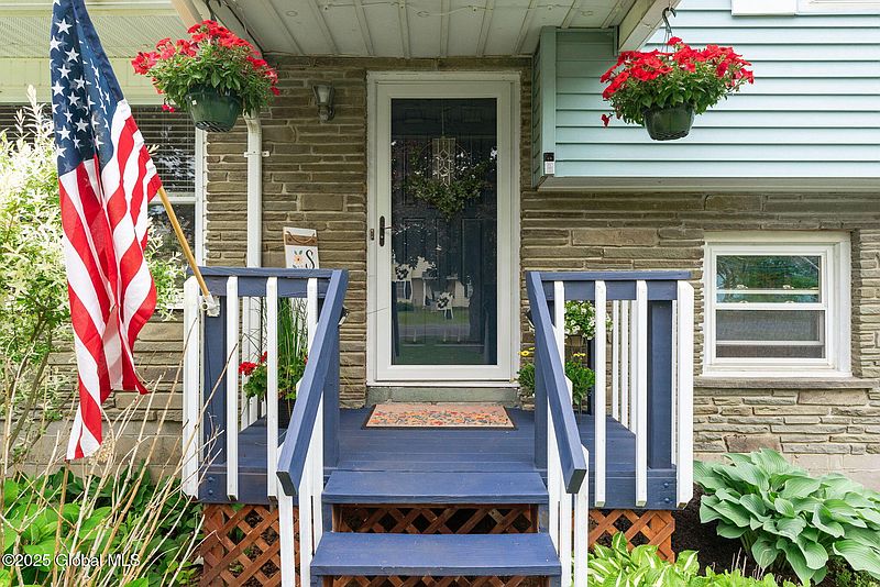 3rd image of 129 Charlton Road