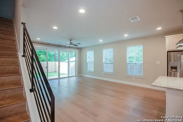 3 bed, 2.5 bath, 1585 sqft, $2,300 — Photo 2